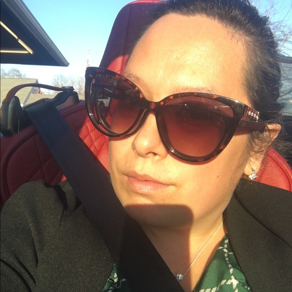 Meet your Posher, Elizabeth - Picture 1 of 1